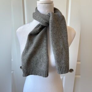 Eric Bombard cachemire light grey knit scarf - like new!